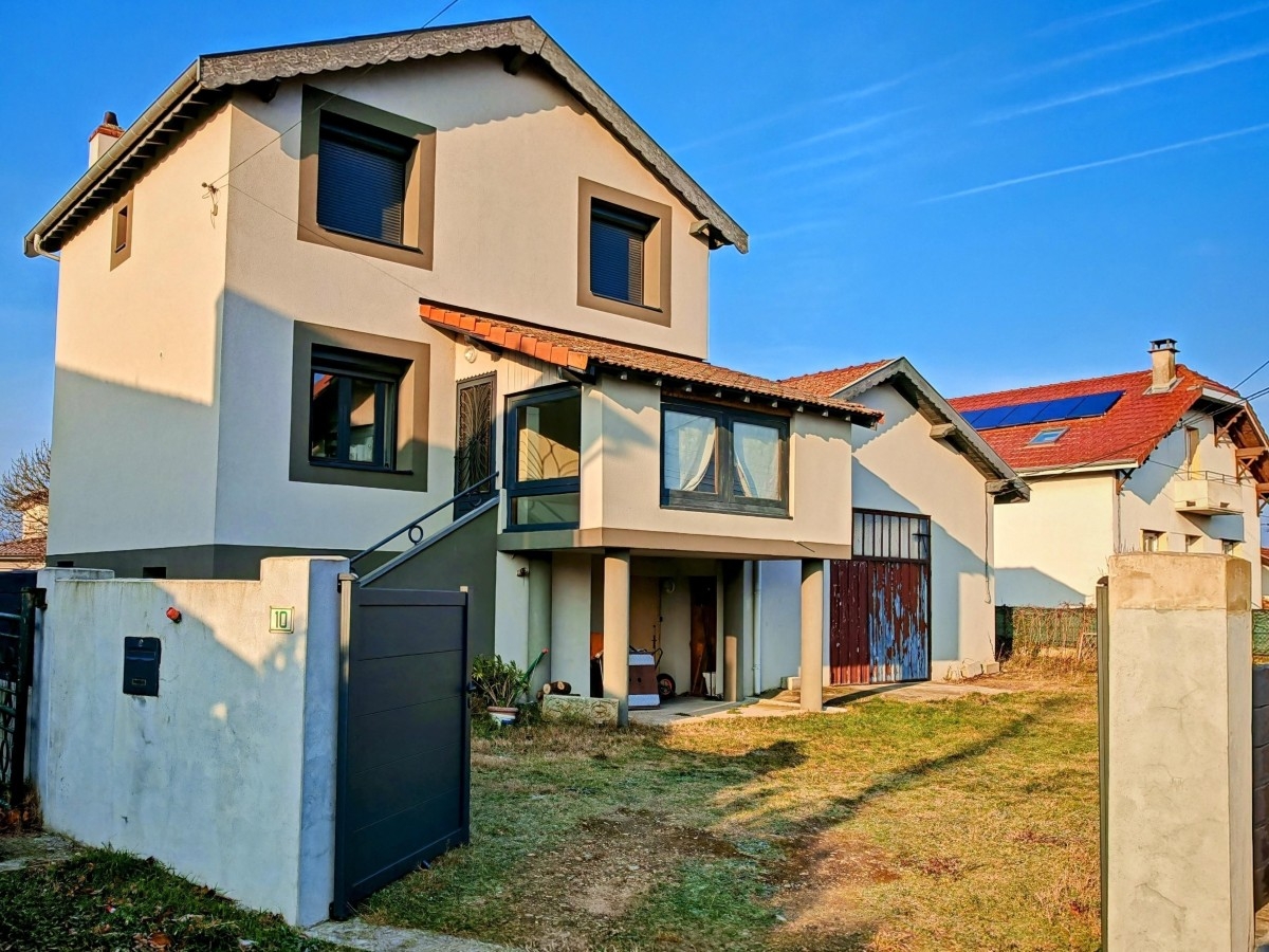 Villa de 3 dormitorios en Saint-Maurice-l'Exil, France No. 208815