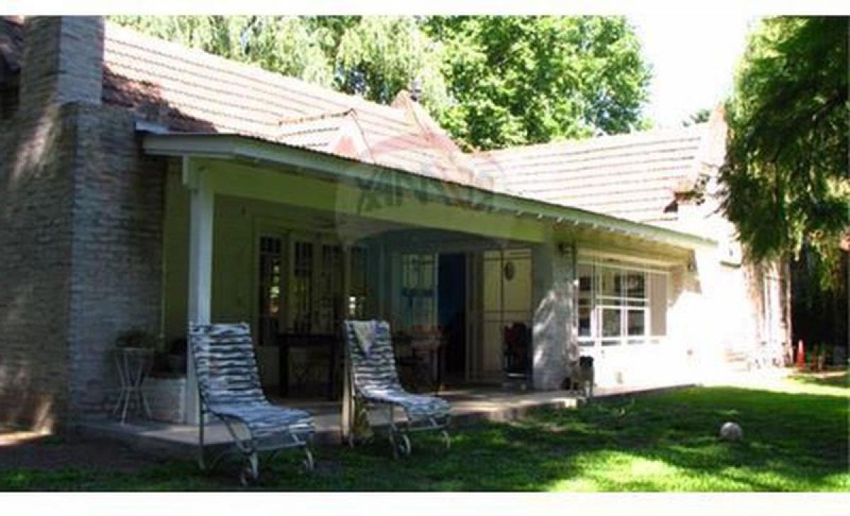 3 bedrooms House in Malvinas Argentinas, Argentina No. 60683