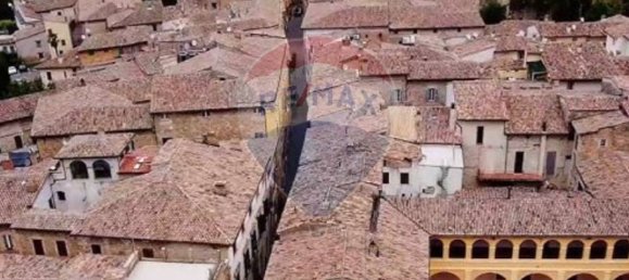 3 bedrooms Apartment in Bevagna, Italy No. 106441 2