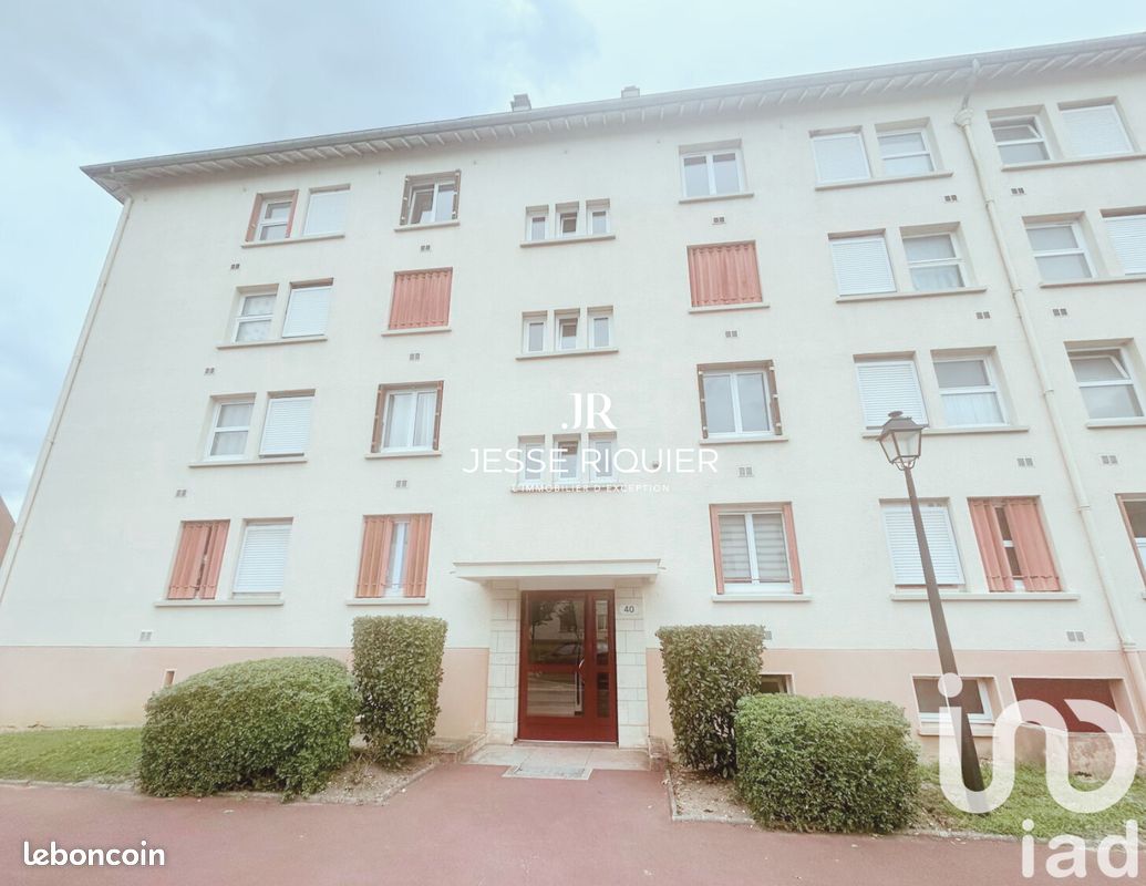 3 bedrooms Apartment in Le Mesnil-le-Roi, France No. 332387