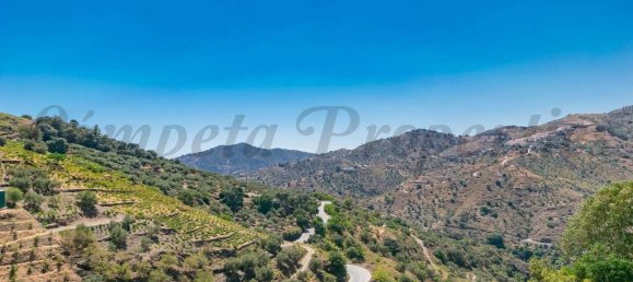 3 bedrooms House in Sayalonga, Spain No. 152706 2