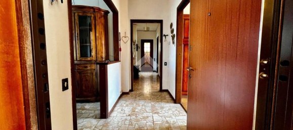 3 Schlafzimmer Wohnung in Varese, Italy, Nr. 341518 8