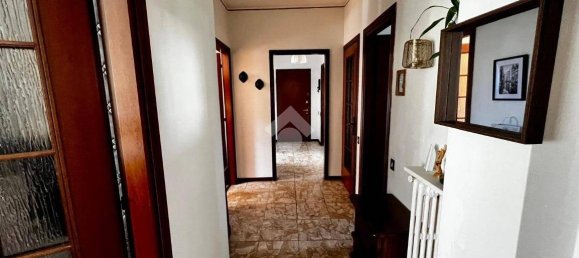 3 Schlafzimmer Wohnung in Varese, Italy, Nr. 341518 13