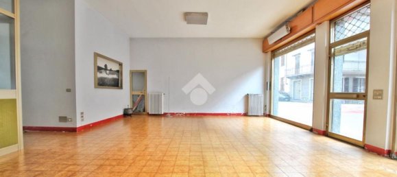  عقار تجاري في Borgo d'Ale, Italy 185متر مربع رقم 142032 10