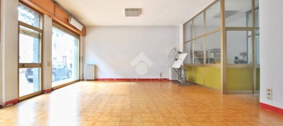  عقار تجاري في Borgo d'Ale, Italy 185متر مربع رقم 142032 7