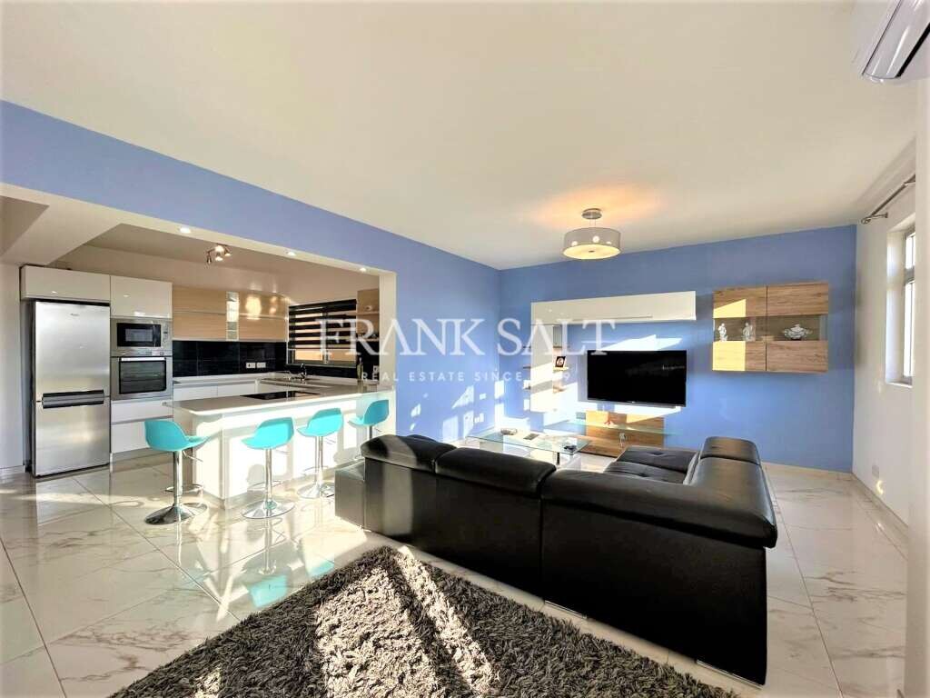 Квартира с 3 спальнями в Сент-Джулианс, Мальта № 4743