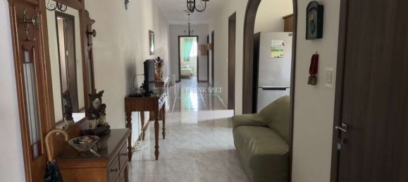 4 bedrooms Apartment in Birzebbuga, Malta No. 8233 12