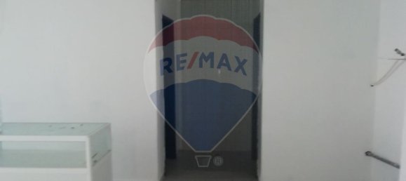 45m² Commercial property in Almada, Portugal No. 53288 5