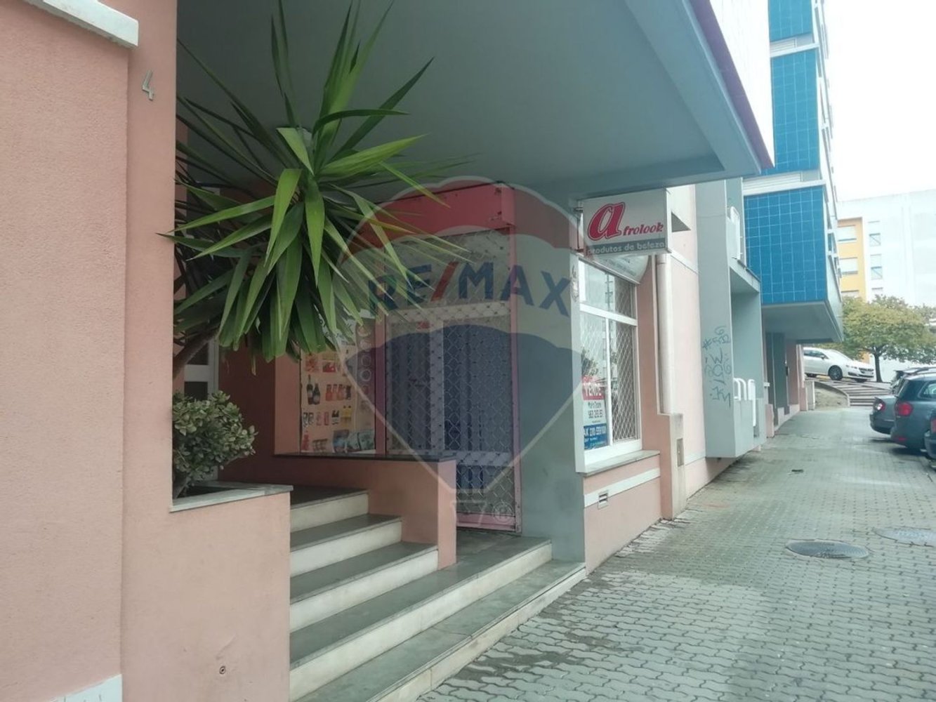 45m² Commercial property in Almada, Portugal No. 53288