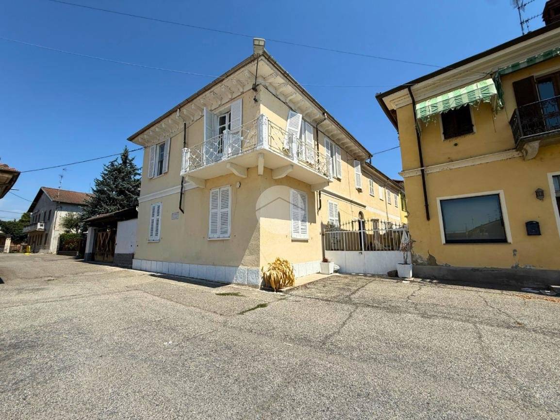 3 bedrooms House in Stroppiana, Italy No. 343226