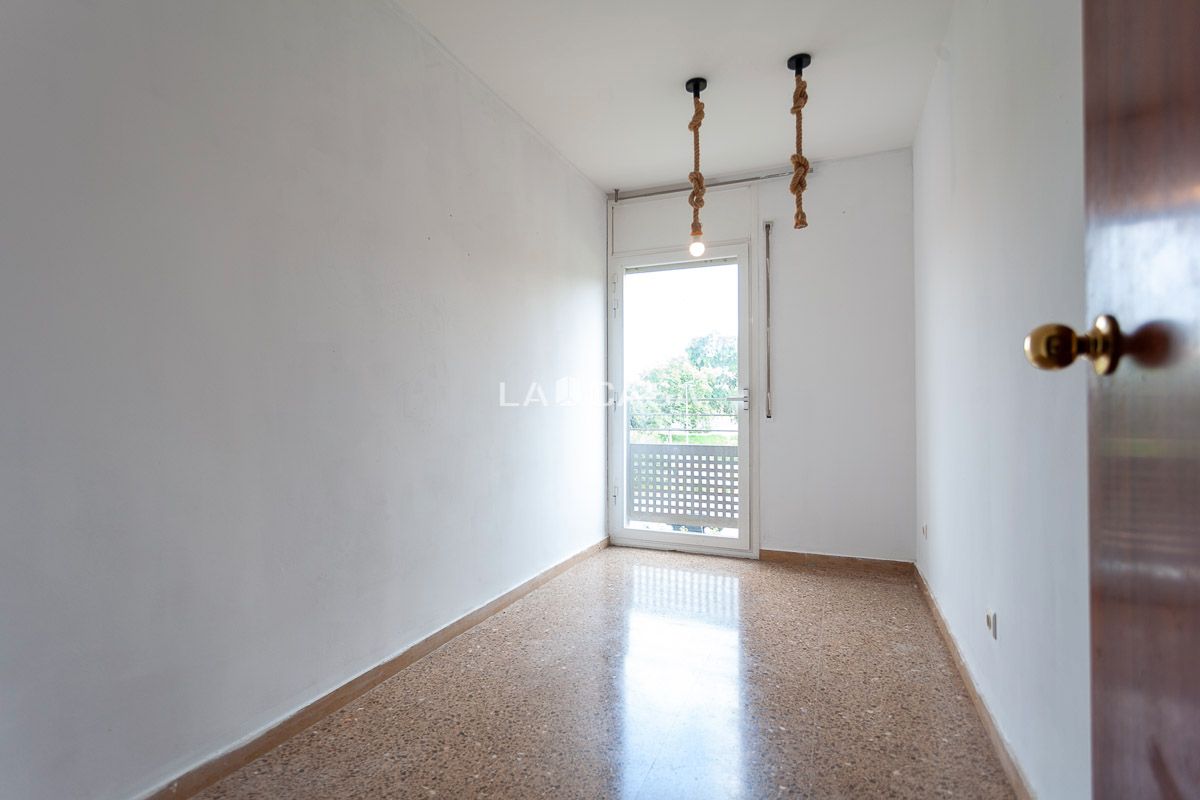 Квартира с 4 спальнями в Эсплугес-де-Льобрегат, Испания № 145142