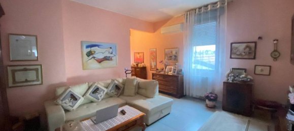 3 rooms Apartment in Parma, Italy No. 23847 2