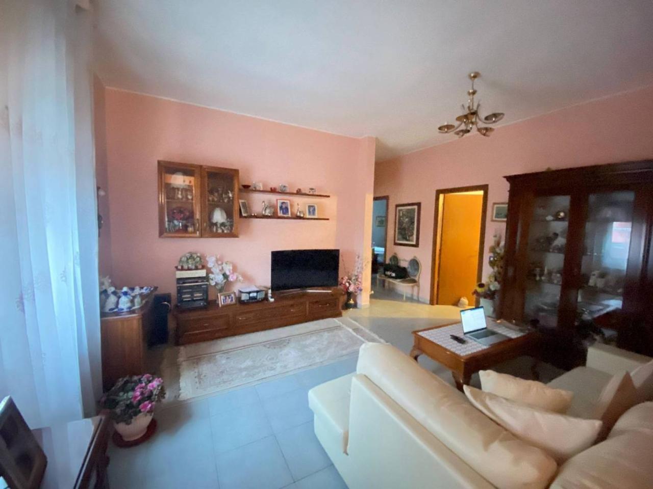 3 rooms Apartment in Parma, Italy No. 23847