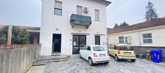 3 rooms Apartment in Parma, Italy No. 23847 13