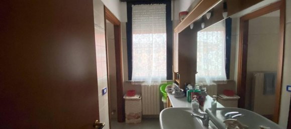 3 rooms Apartment in Parma, Italy No. 23847 4