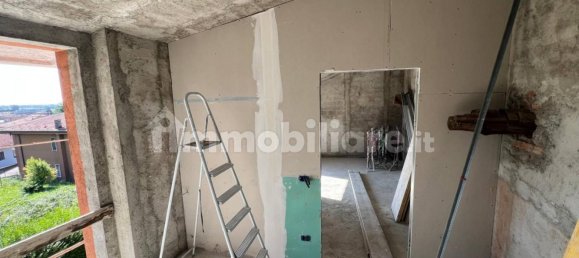 3 Schlafzimmer Wohnung in Bregnano, Italy, Nr. 263773 11