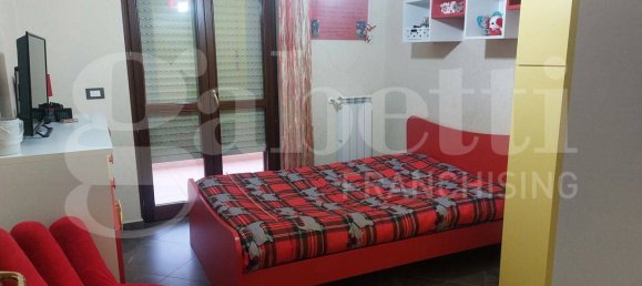 Квартира с 3 спальнями в Таранто, Италия № 82055 9