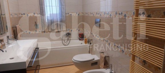 Квартира с 3 спальнями в Таранто, Италия № 82055 21