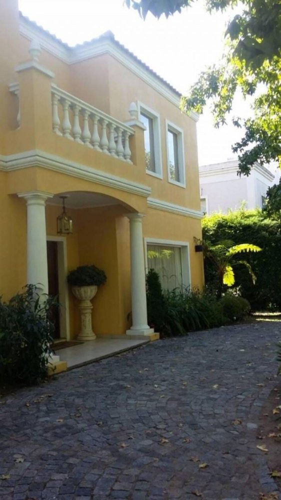 4 bedrooms House in Pilar, Argentina No. 51351