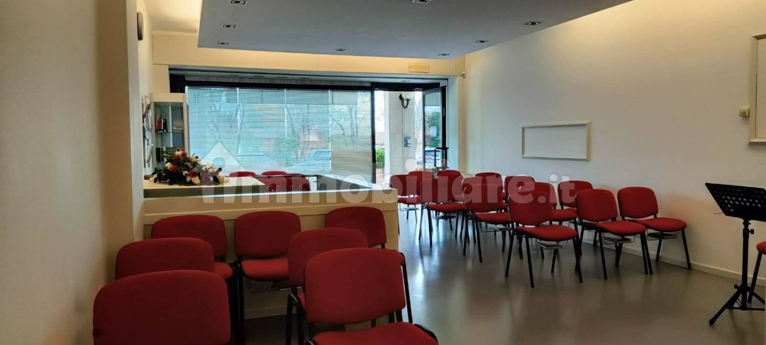 Коммерческая недвижимость с 2 комнатами в Кальчинато, Италия № 308333