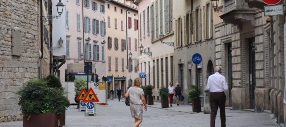 Propriété commerciale à Bergamo, Italy 45m² No. 66749 3