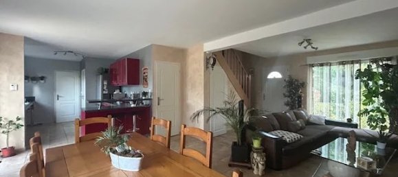 Casa de 4 dormitorios en Avrille-les-Ponceaux, France No. 84531 2