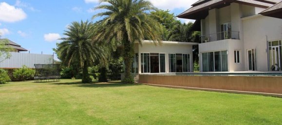 4 bedrooms Villa in Kathu, Thailand No. 10997 3