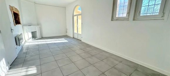 3 bedrooms Villa in Sorgues, France No. 191512 3