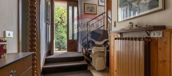 Villa de 4 habitaciónes en Cairate, Italy No. 310610 27