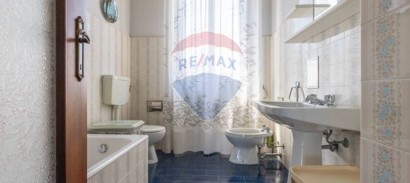 Villa de 4 habitaciónes en Cairate, Italy No. 310610 25