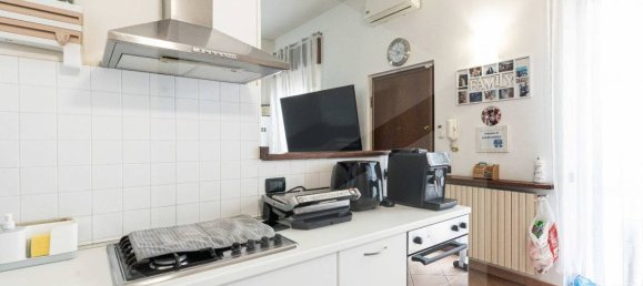 Apartamento de 3 habitaciónes en Mariano Comense, Italy No. 20490 35