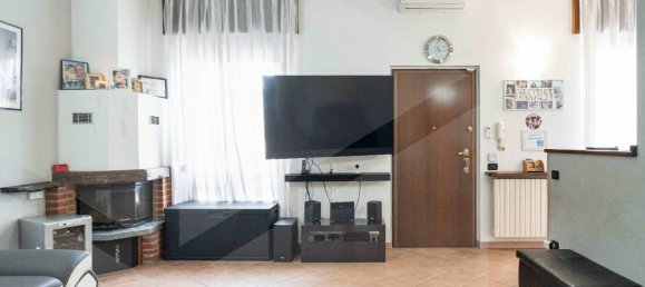 Apartamento de 3 habitaciónes en Mariano Comense, Italy No. 20490 37