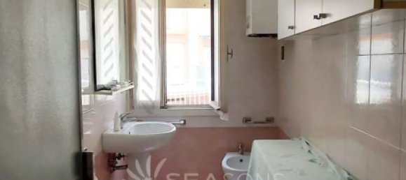 5 rooms Apartment in Jesolo, Italy No. 61342 8