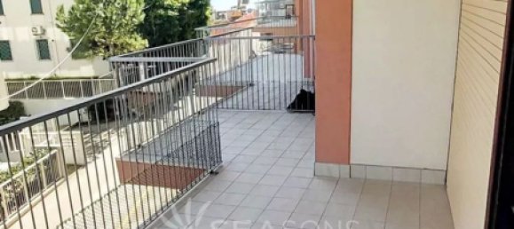 5 rooms Apartment in Jesolo, Italy No. 61342 3