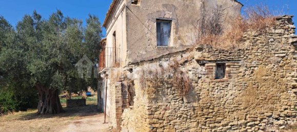 3 bedrooms House in Rocca San Giovanni, Italy No. 331736 3