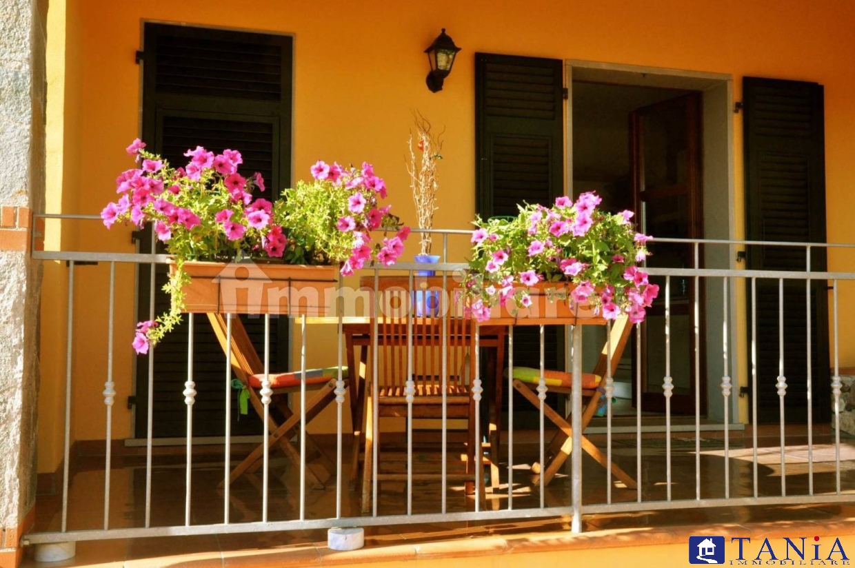 4 bedrooms House in Castelnuovo Magra, Italy No. 99156