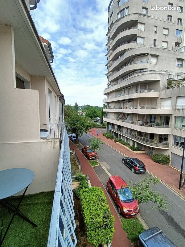 Apartamento de 2 dormitorios en Vichy, France No. 287139
