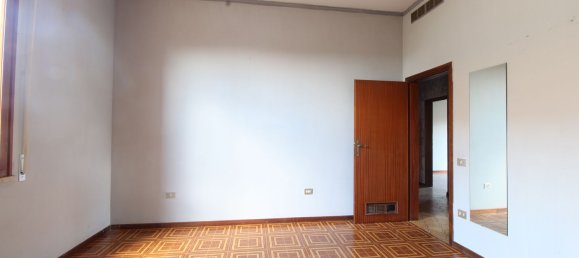 5 rooms Apartment in Cerreto Guidi, Italy No. 268930 13