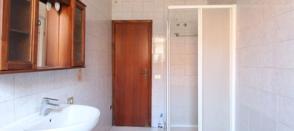 5 rooms Apartment in Cerreto Guidi, Italy No. 268930 5
