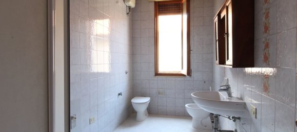 5 rooms Apartment in Cerreto Guidi, Italy No. 268930 3