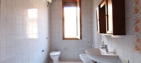 5 rooms Apartment in Cerreto Guidi, Italy No. 268930 4