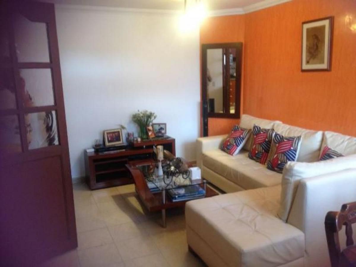 Дом с 3 спальнями в Богота, Колумбия № 13696