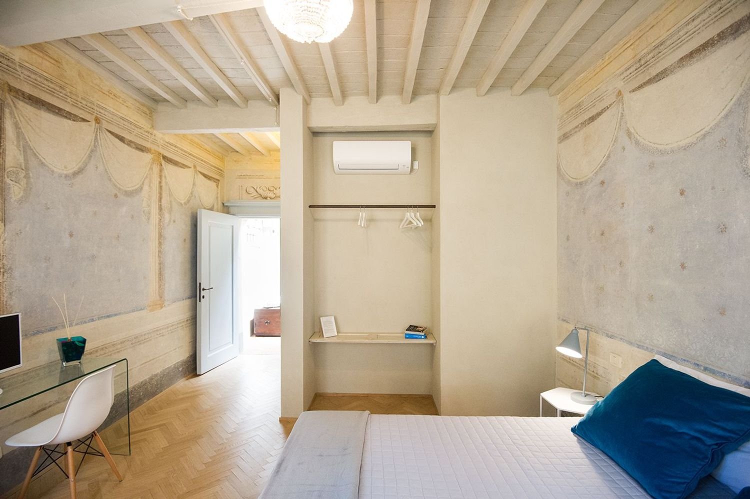 250m² Hotel in Arezzo, Italy No. 389099