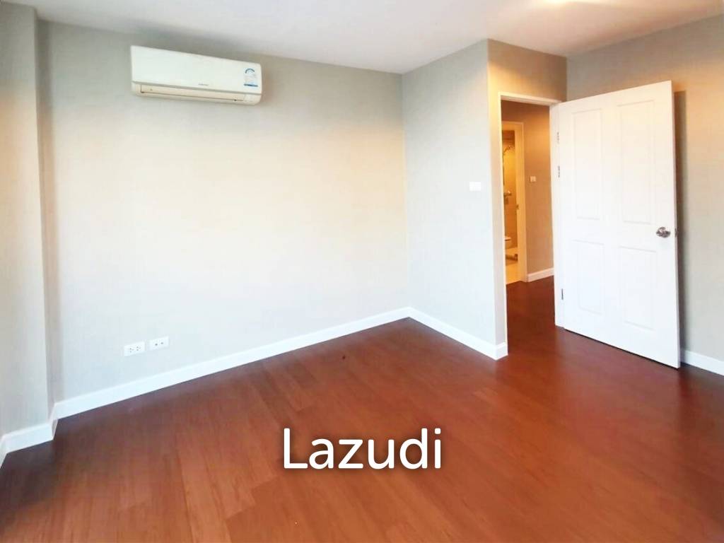 5 bedrooms Condo in Huai Khwang, Thailand No. 16696