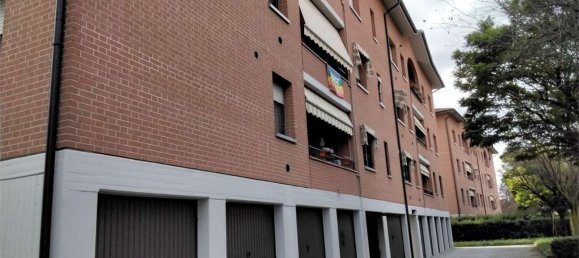 Apartamento de 4 habitaciónes en Reggio Emilia, Italy No. 95140 3