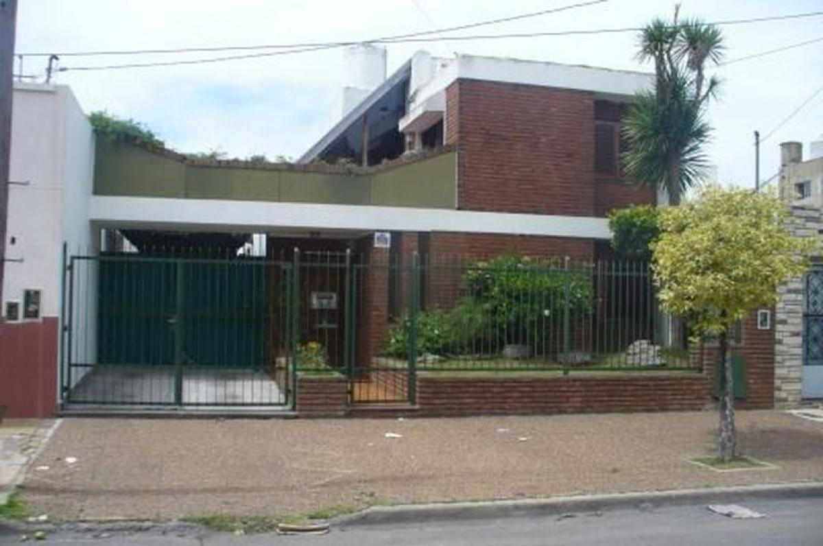 3 bedrooms House in Tres de Febrero, Argentina No. 53546