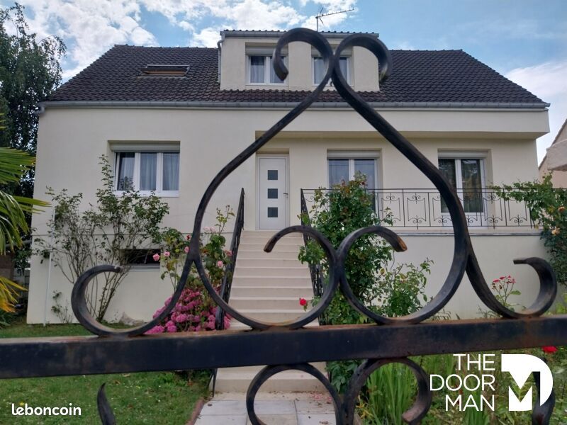 6 bedrooms House in Chartres, France No. 265008