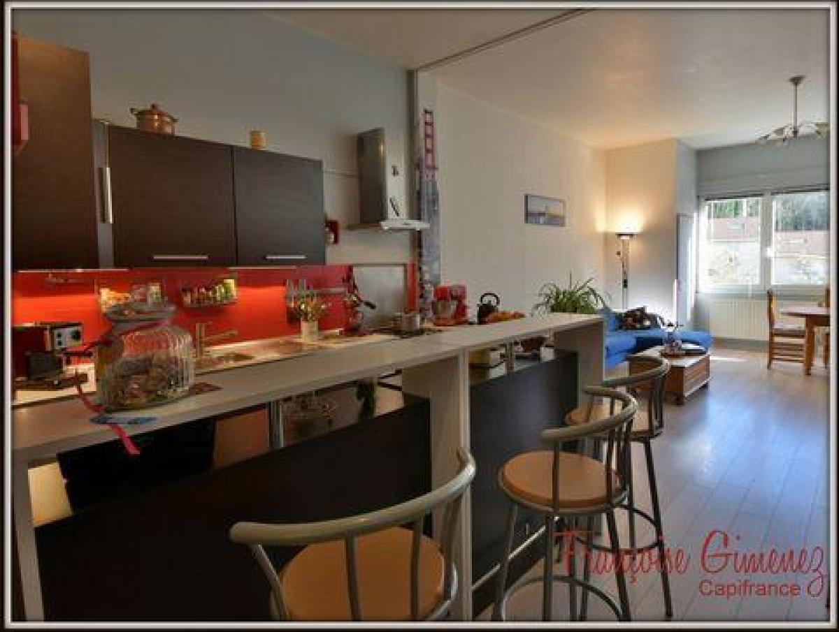 Кондоминиум  с 3 спальнями в Вьен, Франция № 24307