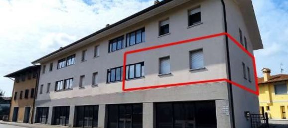 6 rooms Apartment in Udine, Italy No. 100015 3