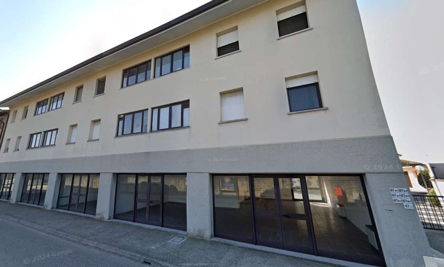 6 rooms Apartment in Udine, Italy No. 100015